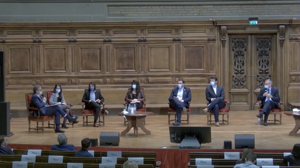 berenice_brazs's tweet photo. #Interpro | Présente avec l’@ANESF_FR en distanciel et en présentiel avec @Fanny_ANESF au #GrandColloque de la @ConfDoyensMed et de la @CPUniversite , au programme interprofessionnalité, recherche, prévention, etc 
Les enjeux sont aussi importants que la volonté des étudiants https://t.co/dUXryZzrHj