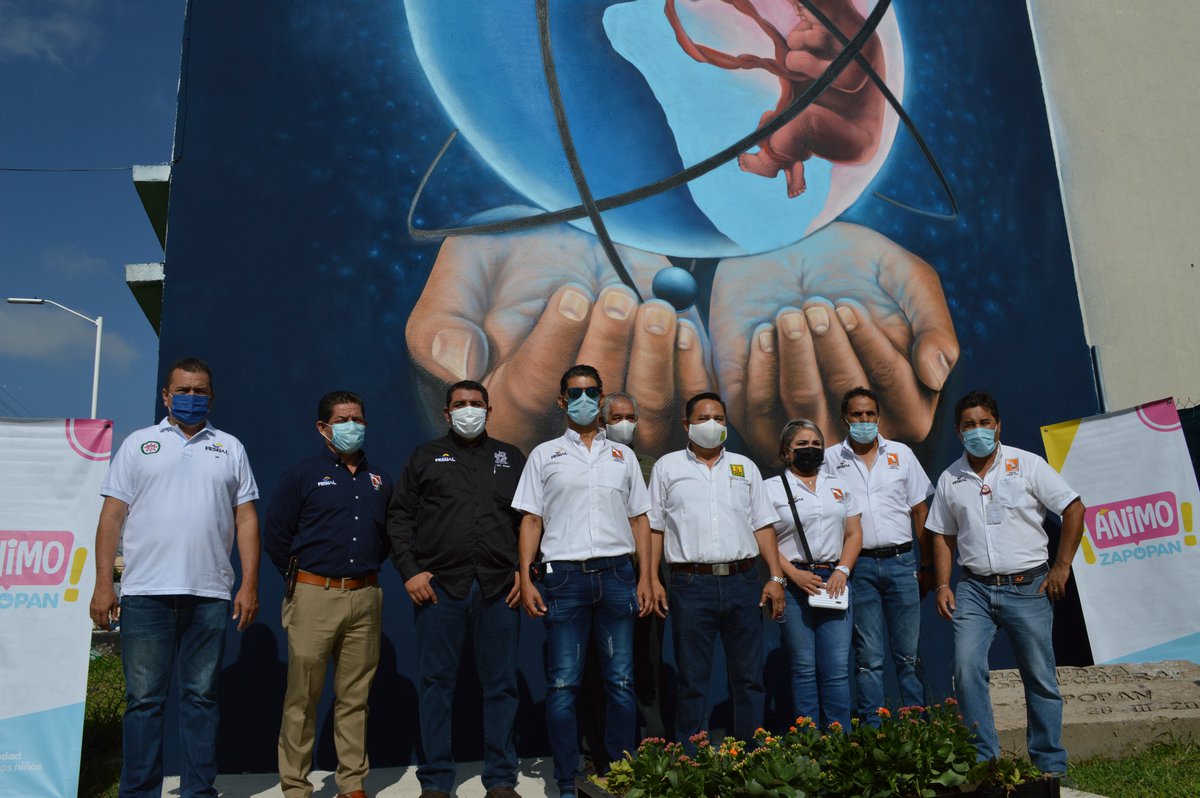 SaludZapopan's tweet photo. Este mural titulado “Homenaje al Sector Salud” representa la colaboración de hombres y mujeres que a través de las áreas médica, prehospitalaria, enfermería e intendencia depositan su esfuerzo para hacer frente a esta pandemia. https://t.co/OMo07iZ799