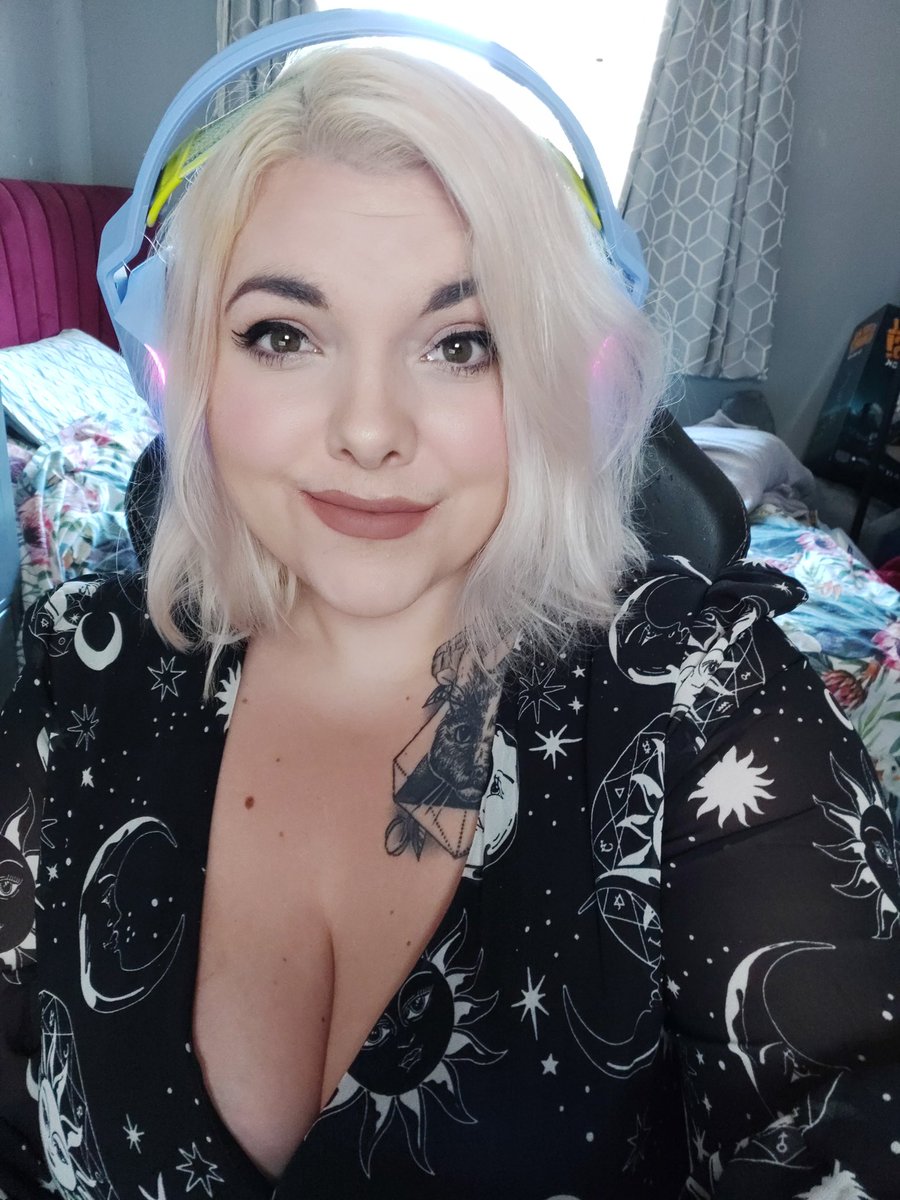 Who are two of my fav streamers? twitch.tv/imperial is an amazing woman who focuses on crafting & chat communication twitch.tv/radderssgaming - a wonderful disabled woman who focuses on watch parties, community, and explaining how gaming affects her #WhoWereStreaming