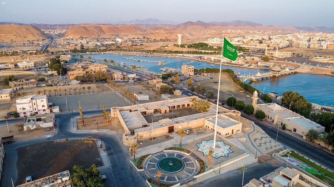 AJELNEWS24's tweet photo. صور 🟢
.

.
قلعة الملك عبدالعزيز في ضباء إطلالة تحكي التسلسل التاريخي لفن العمارة السعودية منذ 90 عاماً. https://t.co/dxgRoMCtNu