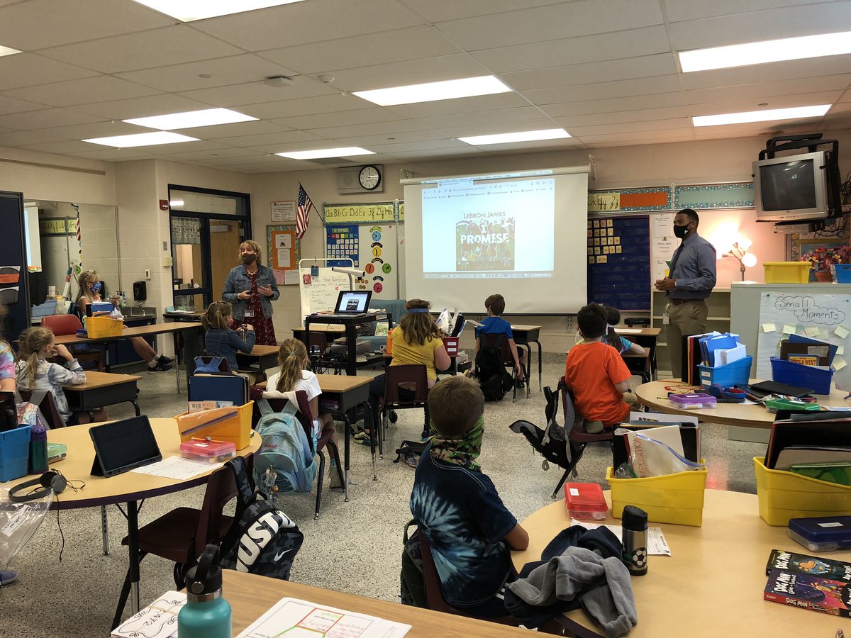 A visit from Mrs. Grondin and Mr. Birch to talk about hopes and dreams <a href="/SB_ESPanther/">Stony Brook ES</a> <a href="/SBrookprincipal/">Diane Grondin</a> #SBROAR