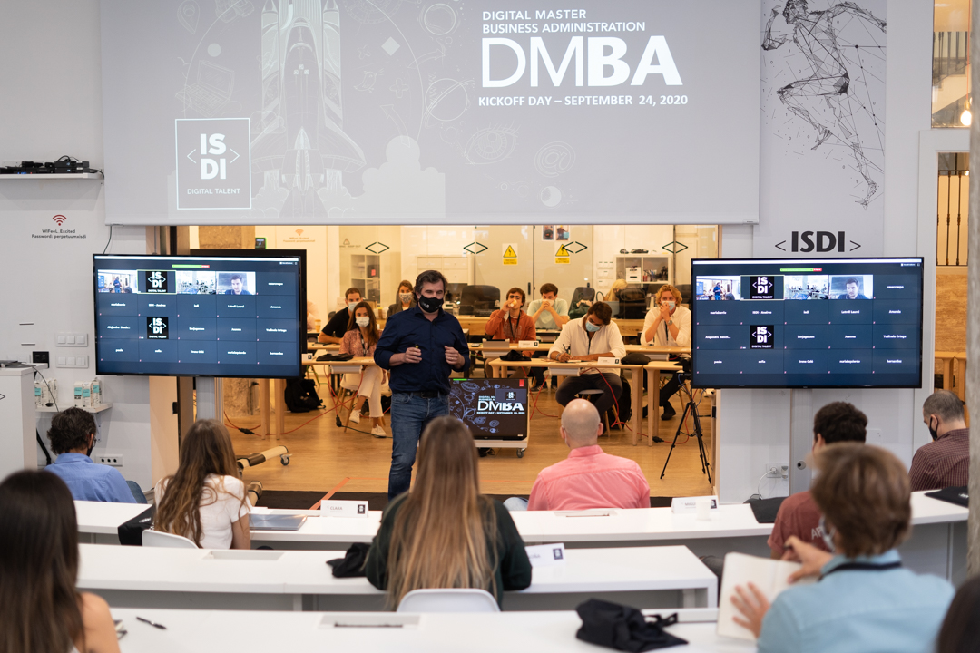 ISDI_edu's tweet photo. Hoy comienzan los nuevos alumnos del #DMBA. 9 meses en los que se convertirán en expertos en negocio digital y en los que trabajarán para digitalizar una empresa real. Con un 90% de empleabilidad, vuelve para demostrar que #TheWorldISDIgital y nuestros futuros #DMBAers también. https://t.co/XvVaqELArO