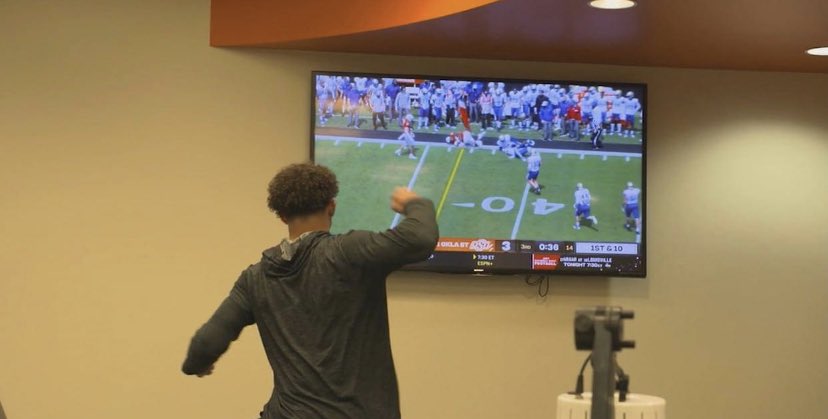 BarstoolOKST's tweet photo. For everyone concerned about a QB controversy. 

This is Spencer rooting for Oklahoma State and Illingsworth while Spencer was out. 

It’s all about staying #LoyalAndTrue https://t.co/UabLm7uOsT