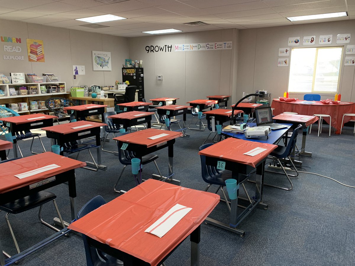 Ms_Scoggin's tweet photo. Room transformations look a little different now but we had so much fun at Decimal Diner today! 💛🍽❤️ https://t.co/FvFJftQY1S