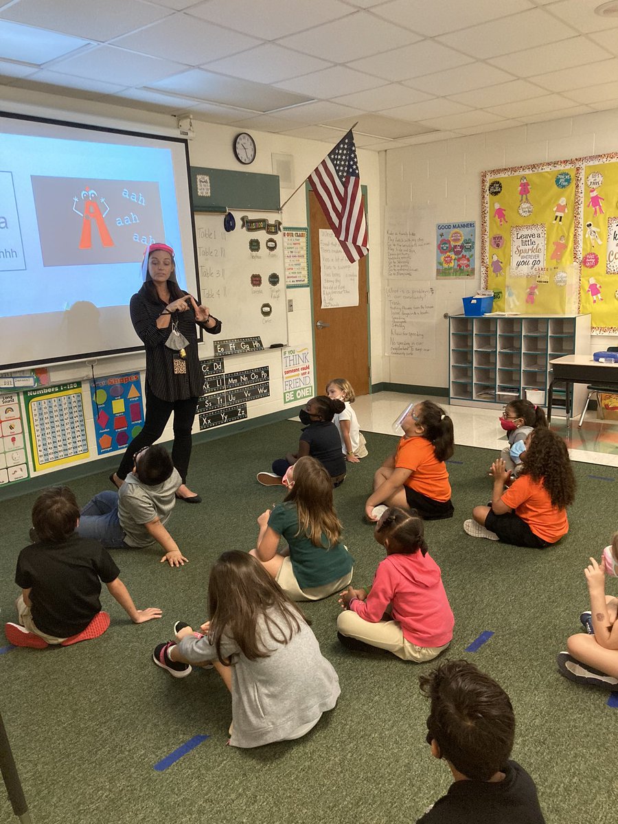 Today Ms. Locke taught my first graders a lesson on short a . She had so engage in the lesson. Go first graders