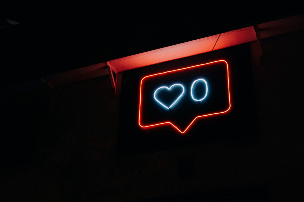 CommArts's tweet photo. Richard Liu on the psychology of why social media is so addictive. https://t.co/BMfKpW8aE1 https://t.co/7tgRTarYlu
