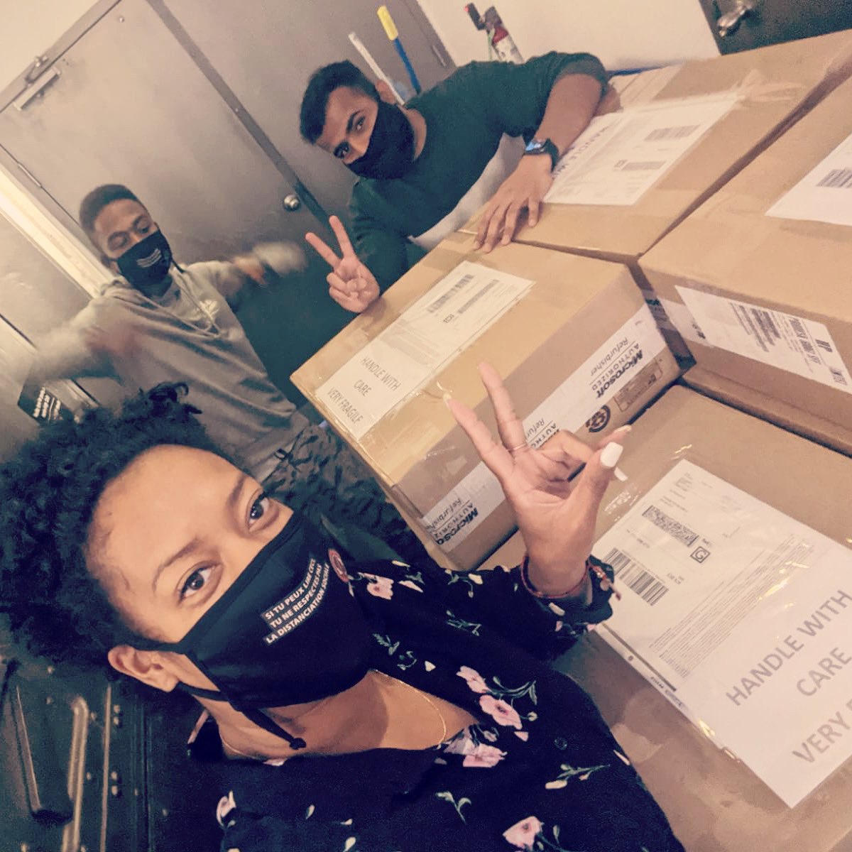 iosolutionsca's tweet image. Working hard as a team! :: 6 days until the launch of our new Fredericton center📍🇨🇦 ❤️ Travail d’équipe! :: 6 jours jusqu’à l’ouverture de notre centre de Frederiction #teamiosolutions