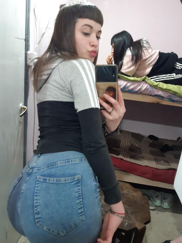 No es que este fronteando, es que la hijue'puta esta buena 🤑