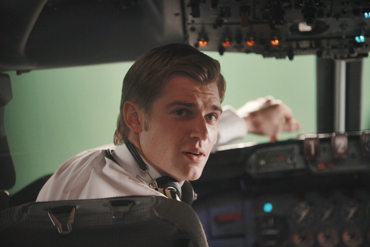 Throw🔙
Mike Vogel as captain Dean Lowrey in ”Pan Am” (2011-2012)
#mikevogel #deanlowrey #karinevanasse #michaelmosley #margotrobbie #christinaricci #kelligarner #abc #panam