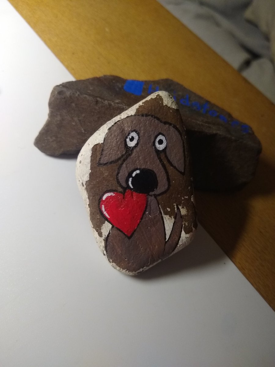 sabbilitschi's tweet photo. Da wir heute geschafft sind vom umräumen Male ich heute Abend Mal ❤️

#steinebemalen #rockpaint #malen #saarsteine https://t.co/RhLCJA1IeK