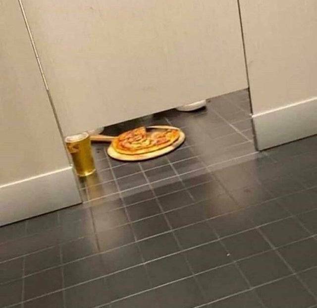 OnlyInLlanelli's tweet photo. Only in Llanelli https://t.co/Lm0DW9tEHg