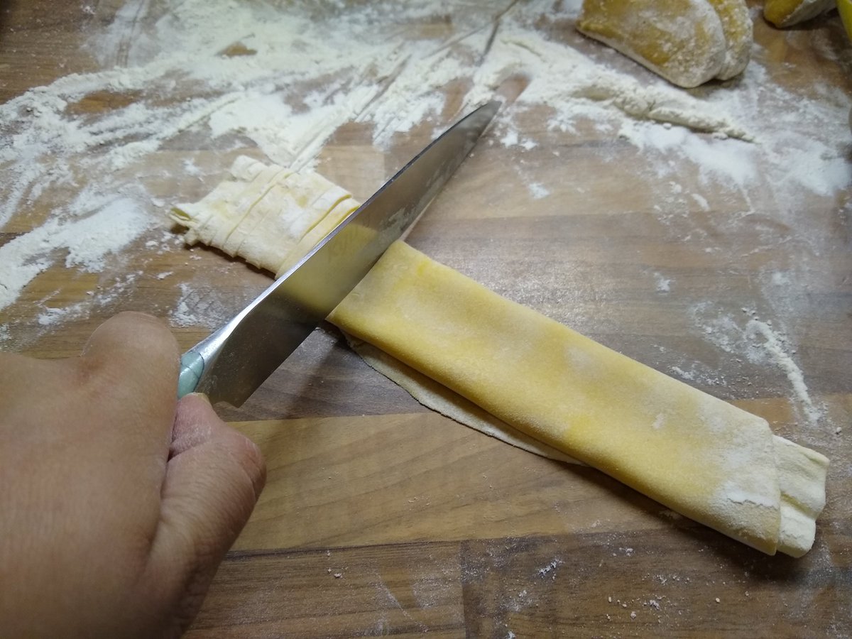 Slicey slicey! Cut them however thick you like, thinnish for tagliatelle, wider for pappardelle, big oblongs for lasagna.