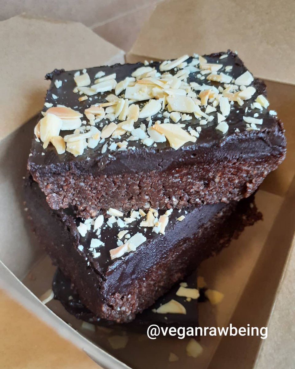veganrawbeing's tweet photo. Remarkable brownies.
Nobake raw vegan brownies
#dairyfree
#glutenfree
#noadded sugar and
#superdelicious ๐๐โบ๏ธ
๐ฅฎ
#healthybrownies #rawvegandessert #veganicecream #rawbrownie #veganbrownie #glutenfreebrownies #eatwellbewell #letseatclean #rawveganlife #refinedsugarfree https://t.co/9eJyjZsUVe