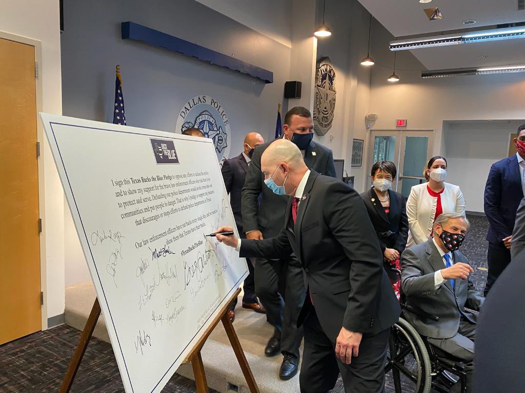 jerryfortexas's tweet photo. Signing #backtheblue with @govabbott. Here in North Texas we support our police and if you vote for me I’ll work to make sure that our police officers are well trained and taken care of, so our cities remain safe. 

#dallastexas #farmersbranchtx #carrolltontx #backtheblue💙 https://t.co/Y25NyRQKq0