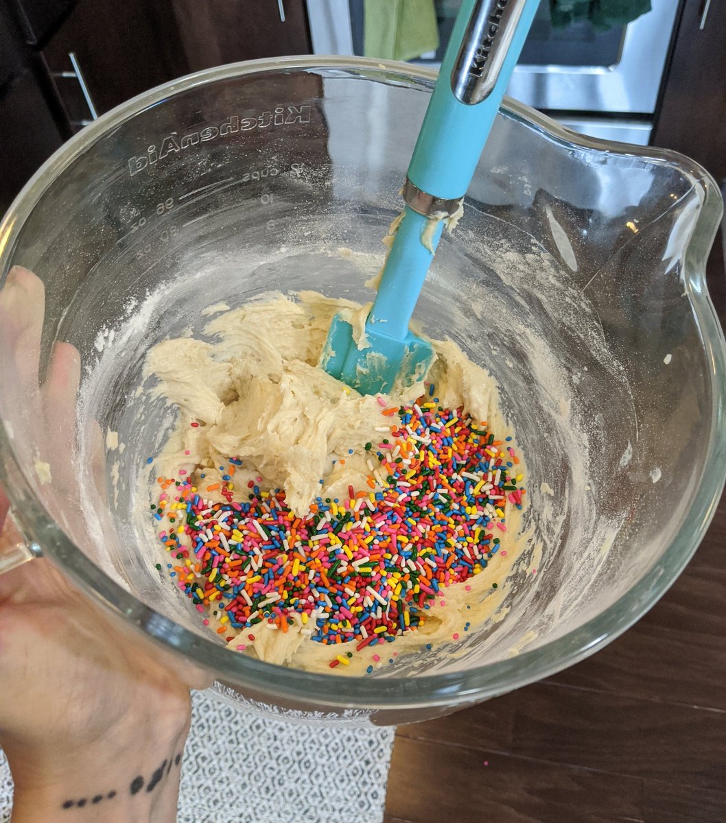 _astronomay's tweet photo. Is rainbow a flavor? Because I think it's my favorite 

#BakingBreak https://t.co/qdxG9PzJHO