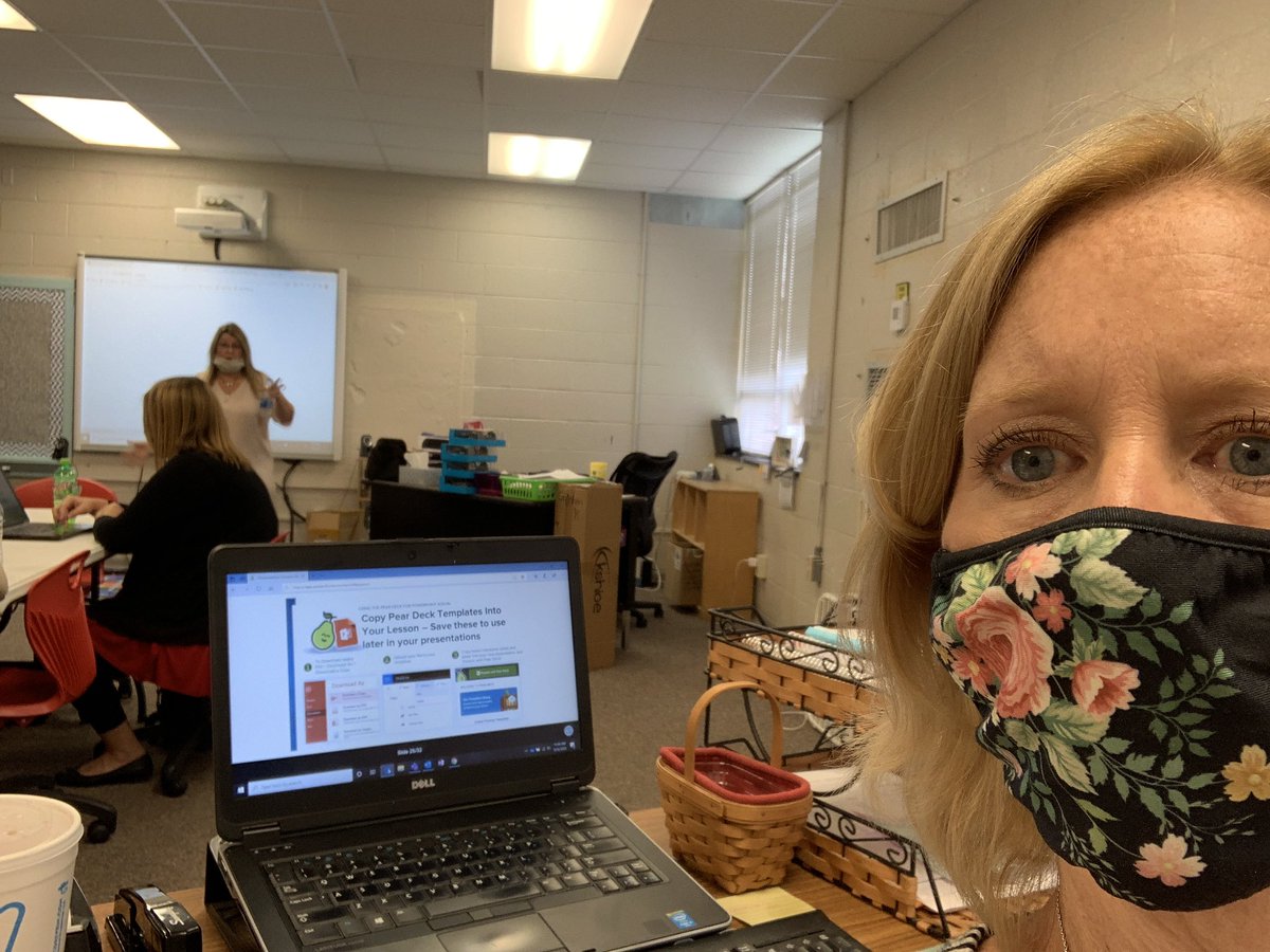 gjrobinson's tweet photo. Loved teaching our #TechTips Sessions today on @PearDeck I can’t wait to see how my Ts rock this tool in their classrooms! #OnslowDLT https://t.co/um9Tp4MbY9