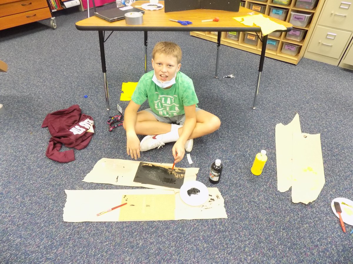 janeklonestars's tweet photo. We had so much fun beginning our new PBL, "Terrestrial Real-Estate!" Of course, we have to start with the space basics first! 😉#solarsystemmodels
@LindseyElem https://t.co/zmJR2eg9wB