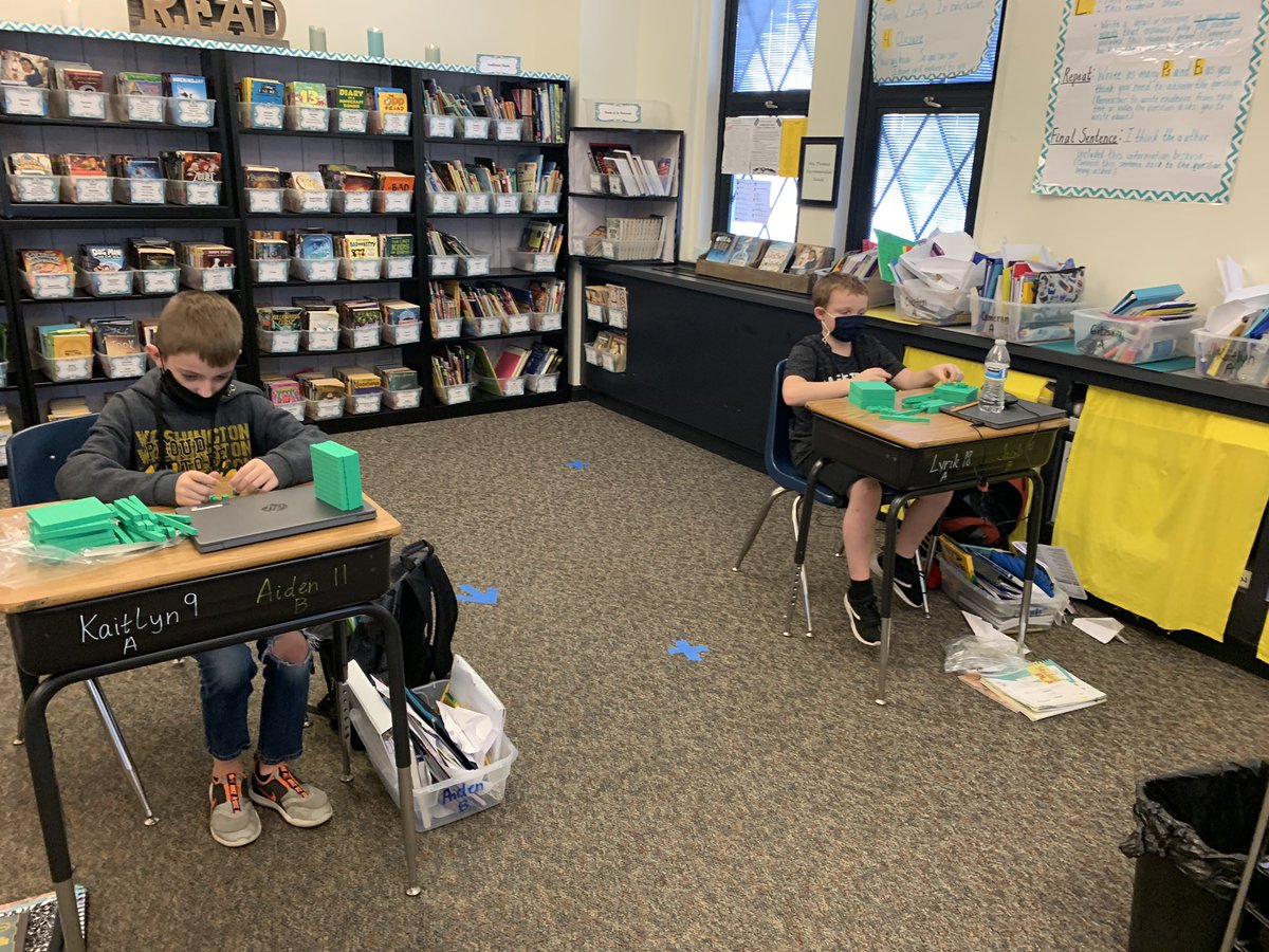 Thomas_4thGrade's tweet photo. Place and Value using math tools! ☑️ Love how tools help build understanding! 😍  @wispekin #d108ourpurpose #mathtools https://t.co/AjXzLGpQB3