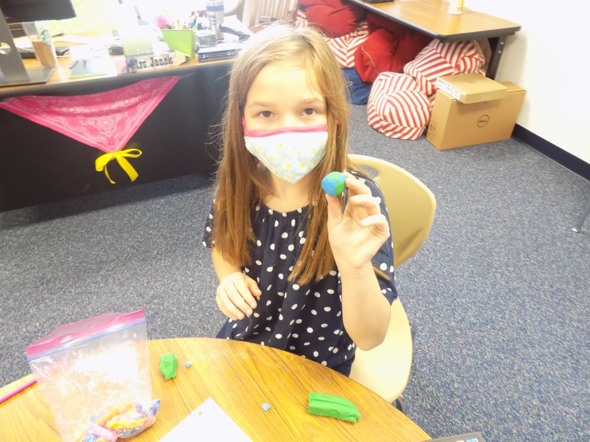 janeklonestars's tweet photo. We had so much fun beginning our new PBL, "Terrestrial Real-Estate!" Of course, we have to start with the space basics first! 😉#solarsystemmodels
@LindseyElem https://t.co/zmJR2eg9wB