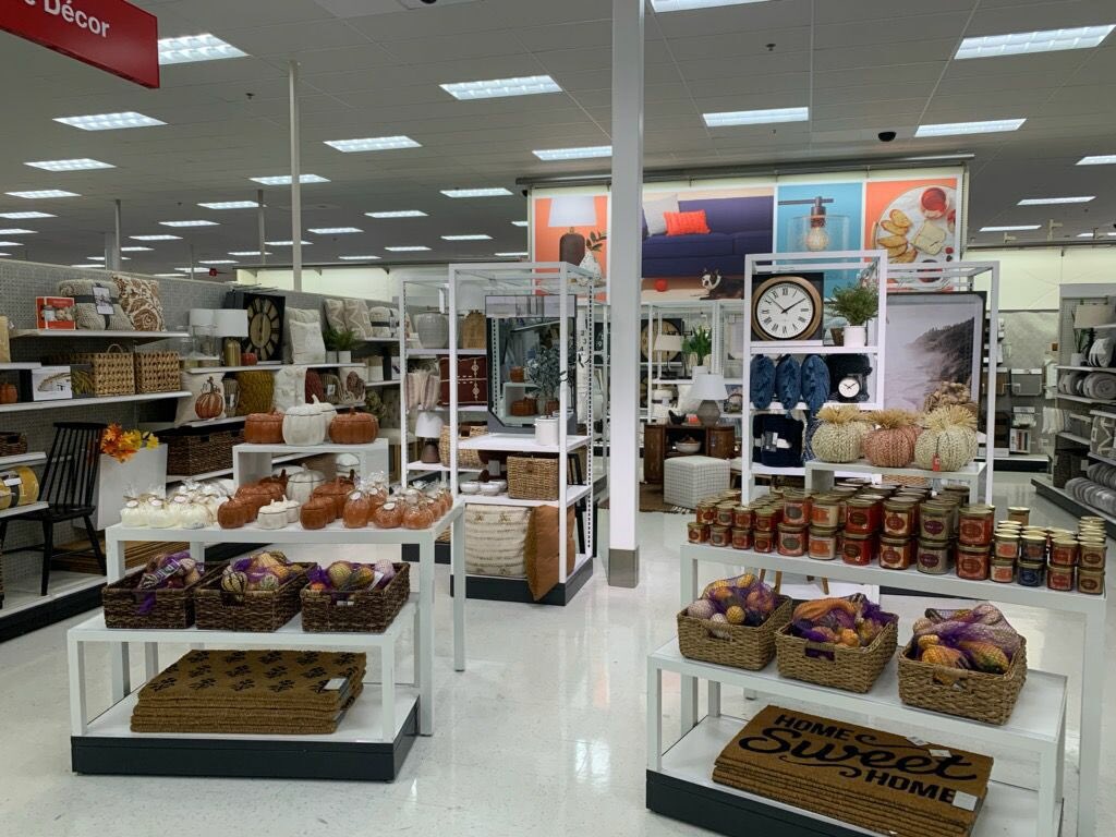 When you turn the corner and see this beautiful home flat full and shouting fall🍂🍁😍 <a href="/shope_tiffany/">Tiffany Shope</a> <a href="/sarah_hunsucker/">Sarah Hunsucker</a> @I_Tob26 @TStyle1128