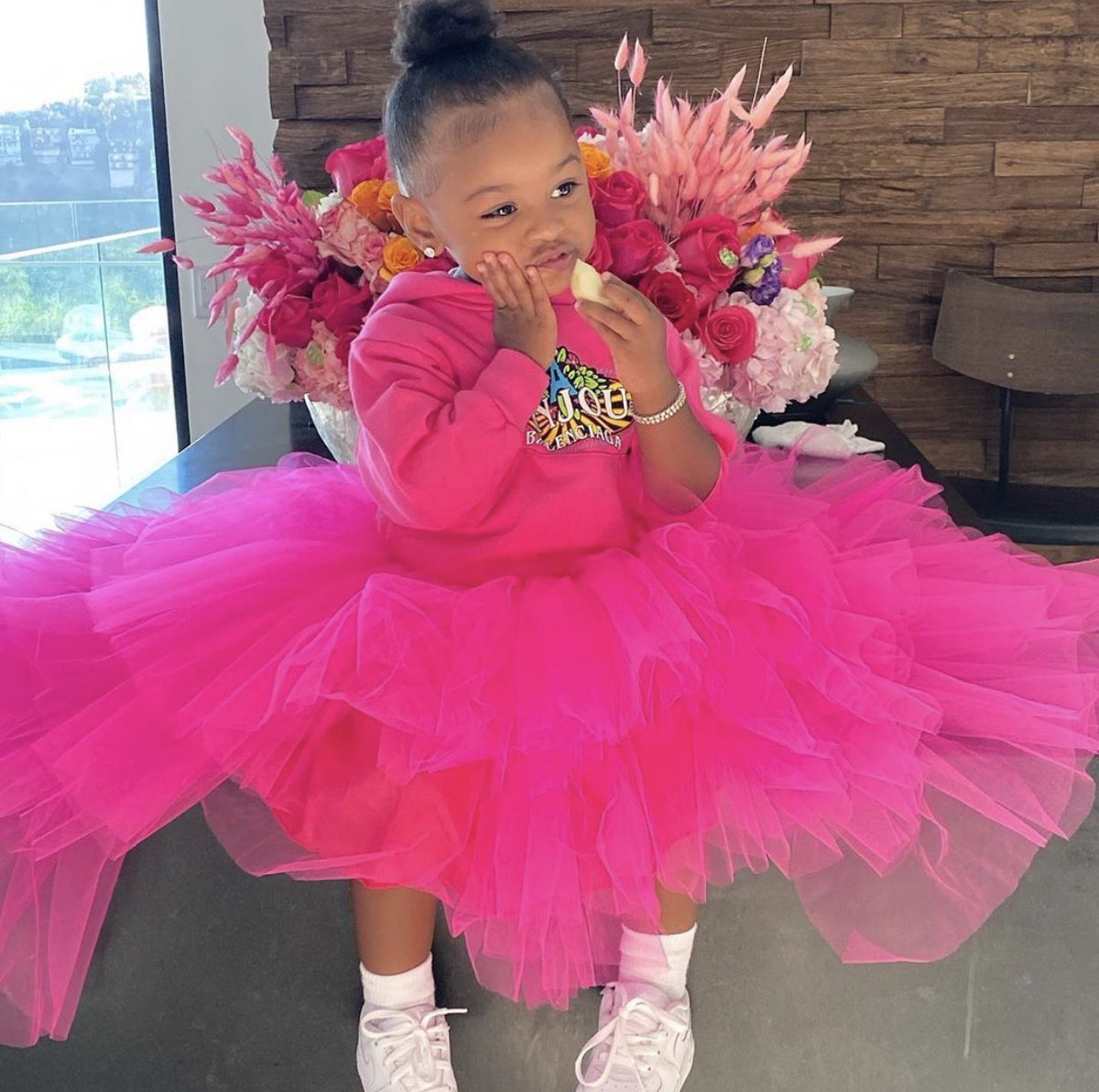 halicherry's tweet photo. Every little girl deserves a princess drawing in their room.✨👸🏽@iamcardib https://t.co/Q89FfMdHxT