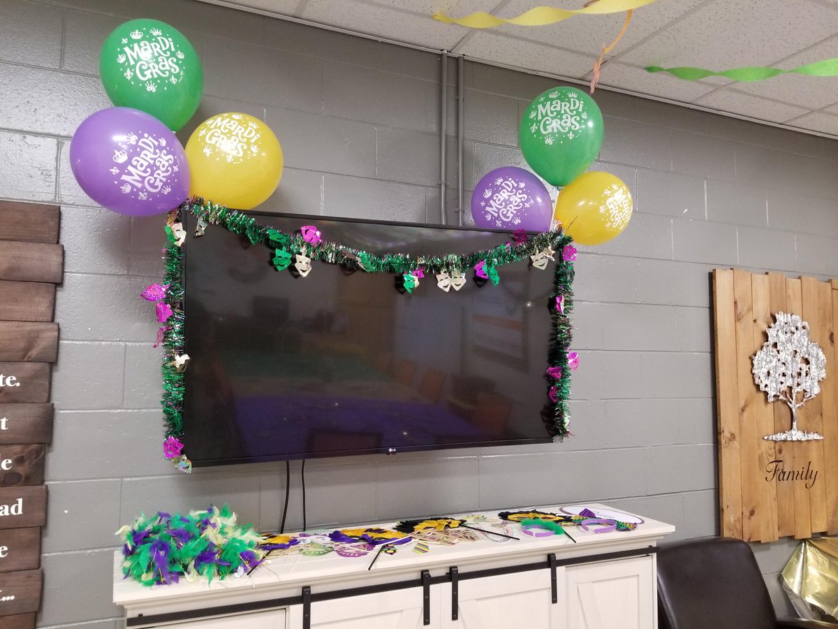 So far everyone is enjoying the Jambalaya and King cakes :)