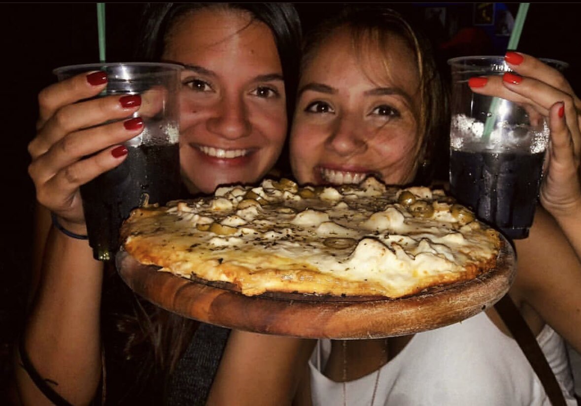 Belenramirezp's tweet photo. “Un fernet más y nos vamos” 👍🏼 https://t.co/i9dEfo9Eqv