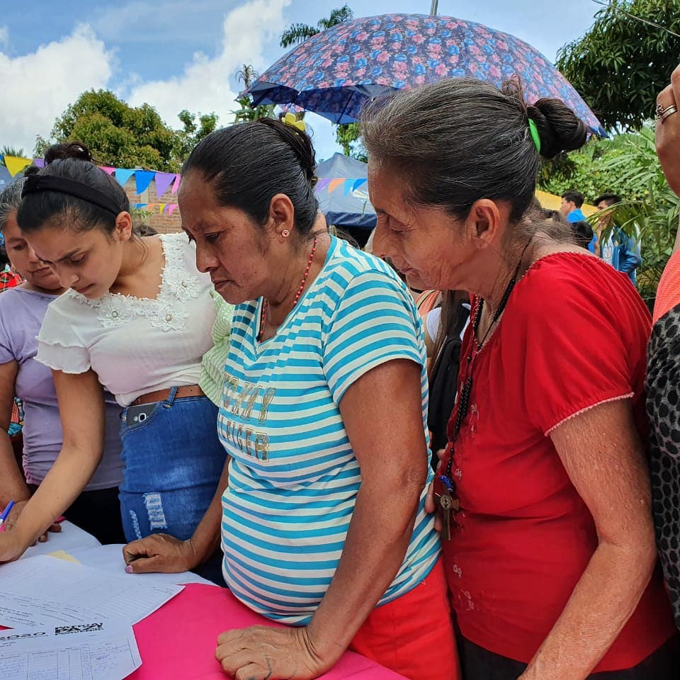 MINIMNicaragua's tweet photo. Ministerio de la Mujer realiza  la segunda Feria Comunitaria  "Mujeres por la Vida" #OrgulloPatrio con familias de la comunidad indígena Slilmalila y mujeres productoras, emprendedoras y brigadistas de salud, en El Tuma, La Dalia,  Matagalpa.  🙋🏽🤰🏽👩🏽‍🦳
#2021PatriaBenditaYLibre https://t.co/onnJEEdoHZ