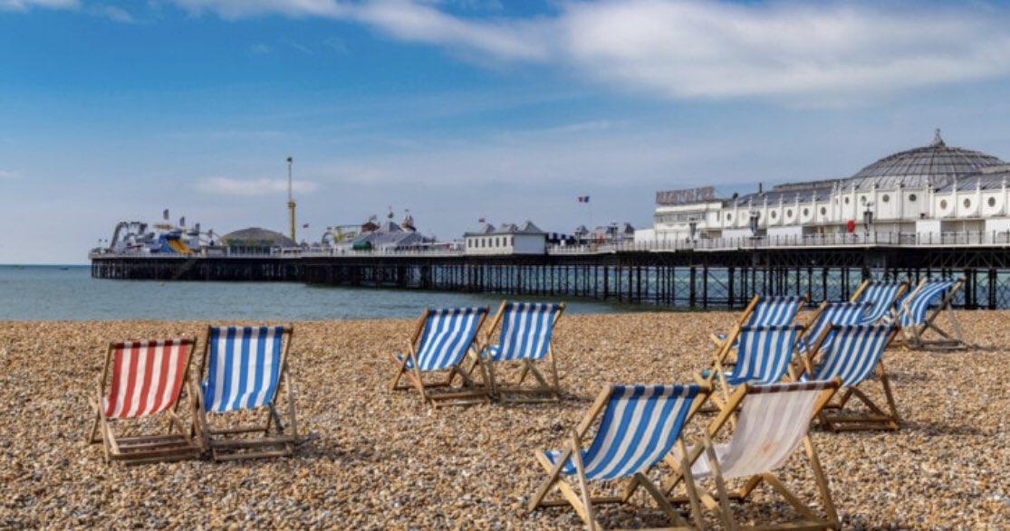 MoregreenCapit1's tweet photo. Almost two thirds of London renters (60%) are considering leaving the capital for the coast to seek cheaper living costs. https://t.co/Wdtltr8T31