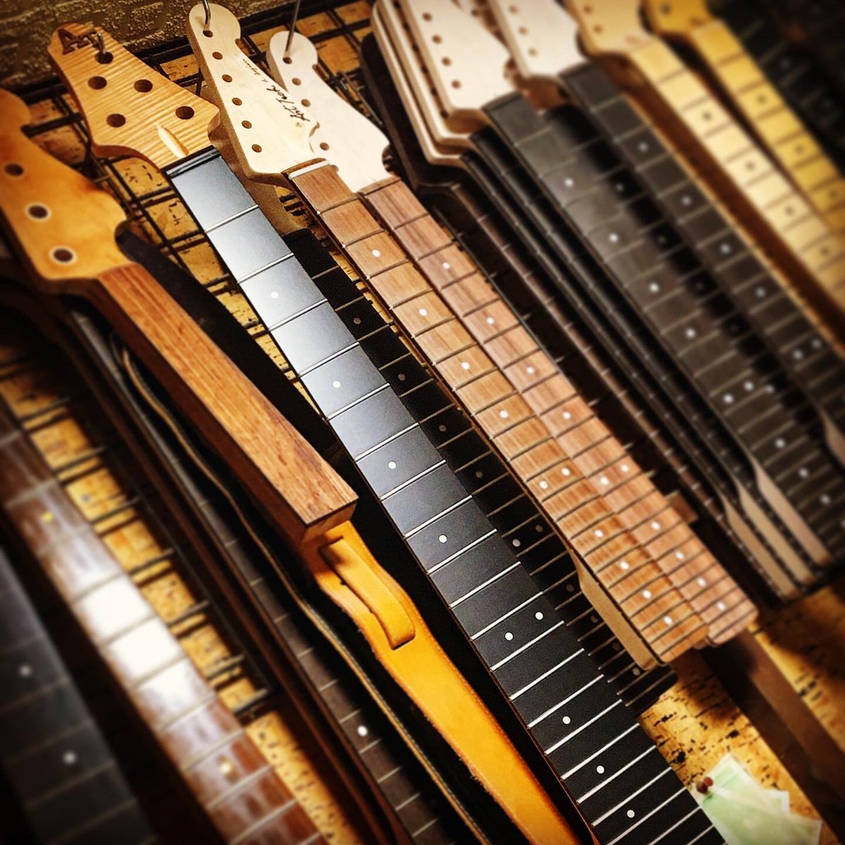 goro_murata's tweet photo. コントラバスの調整の後は、こちらへー。

あとは自分の日頃の行いを信じて待つのみ。

https://t.co/AwJM38BUFJ

#5stringbass #leftybass #arttech #bass #bassist #turquoiseblue #生地着色 #openpore #オープンポア #aguilar #obp3 #ebonyfingerboard #ashbody #日頃の行いを信じて #私待つわ https://t.co/r60HtYaP2D