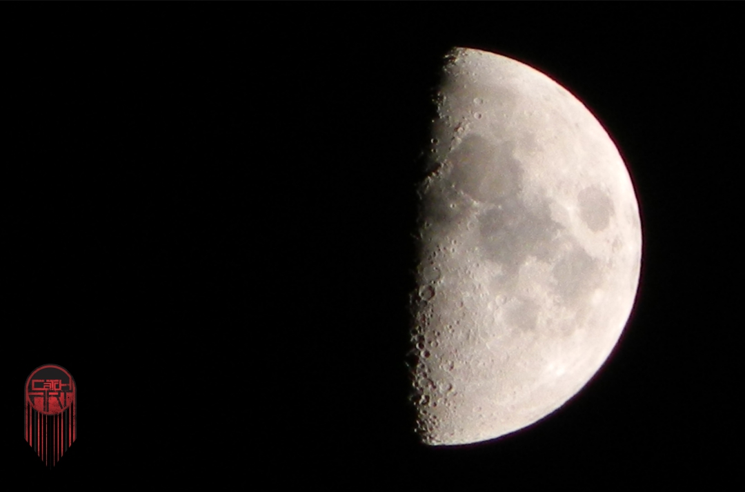 CatchArtWorld's tweet photo. DARK SIDE OF THE MOON
I just took this awesome photo, no filter, no kidding 😊
#photography #photo #catchartworld #beautifulphoto #moon #darksideofthemoon #pinkfloyd #moonphotography #photoobserve #photooftheday #photographer #instaphoto #instaphotography #photographylovers https://t.co/bH2IUG9Uw9