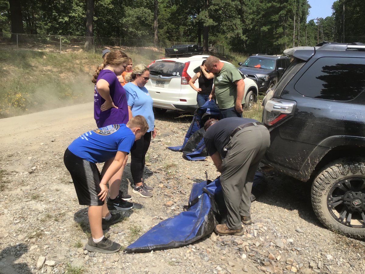 CARKW's tweet photo. What a great turn out this past weekend for a clean up at #LakeWinona with Arkansas Backcountry Hunters & Anglers! More than 130 bags of trash were collected along with numerous larger items (tires, a couch, refrigerator, TVs, etc.)
#doingARpart #DoBeautifulThings #weareCAW https://t.co/uxEhKxIO8w