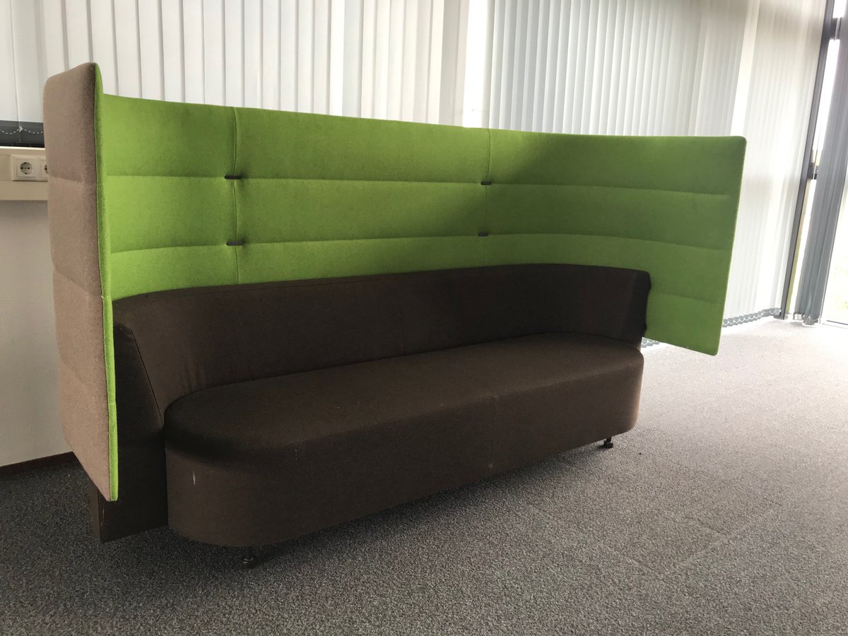 officetoday's tweet photo. Nog even een van de 'pronkstukken'. De treinbank van Palau (Branding Furniture Breukelen). Twee stuks beschikbaar. Ook ideaal om tegenover elkaar te zetten en in een grote ruimte wat 'overleg' privacy te creëren. https://t.co/EOdrqsc4hQ