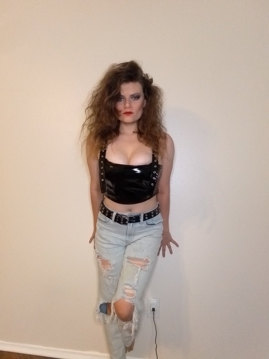 ShannonMCorbett's tweet photo. My late #1980s look #inspired by @litaford !
#80s #litaford #kissmedeadly #lita #chicksthatrock #classicrock #80sfashion #80shair #80smakeup https://t.co/uvyTjSNGkv