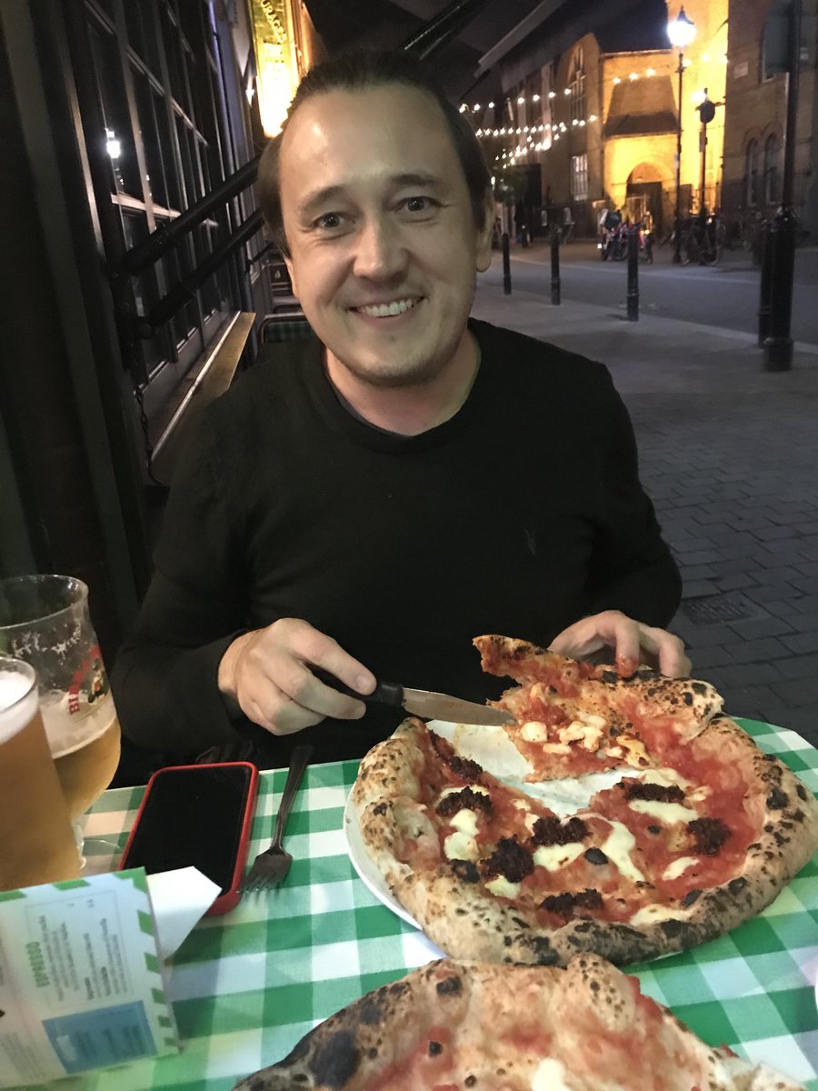 Bday pizza ⁦<a href="/pete__conlin/">peter conlin</a>⁩