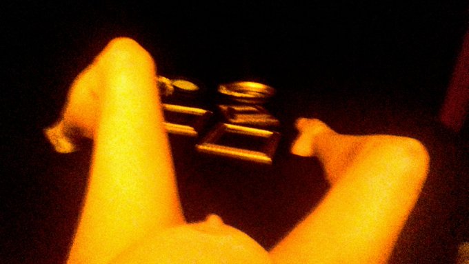 🔔Handyman needed🔔 picture hanging in the nude!!  #maturehot https://t.co/9qoXo6hsmQ<a href="/tag/maturehot"class="tags"><span>#maturehot</span></a>