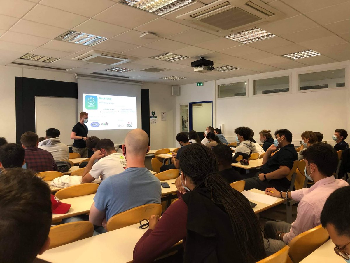 Un bon recrutement est toujours accompagné de formations intéressantes ! Au programme aujourd’hui, culture technologique et formation commerciale. Dernière ligne droite avant le test du lundi 28 septembre. 
#VieAssoECE #WeAreJE