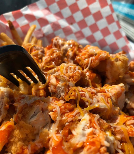 ChickenShackCa's tweet image. Golden hour lighting + golden fried chicken = Insta gold!

#HanfordCA #ChickenShack #CaliEats #CaliforniaFoodie #CaliFood #CAWings
📷: @clemfoodieadventure