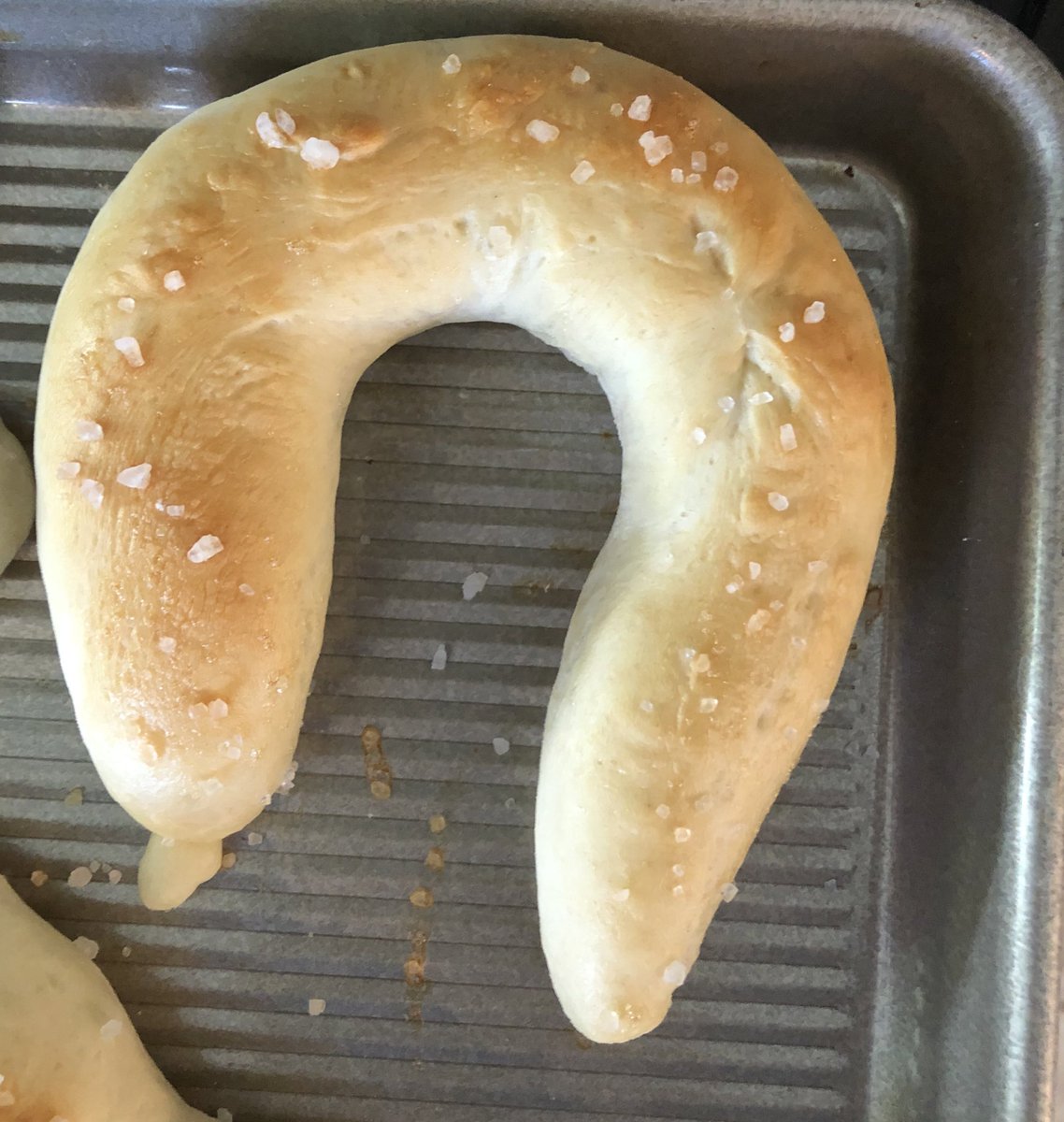 markdykstra_MD's tweet photo. Quick case: colon presents after 15mins at 375. Previous imaging included for comparison. Neostigmine or colonoscopic decompression? #pretzeltime #ogilvies #everyonehasacold #swabspending https://t.co/sY0muBfBch