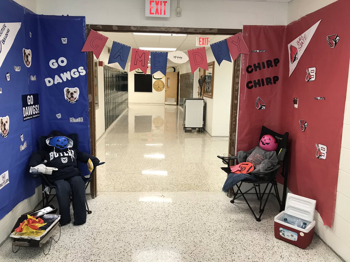 MegRayburn's tweet photo. 🎉🥳🏫 College Go Week Door Decor Contest @KnightsofNHS! #learnmoreIN https://t.co/7cxVZPVrds