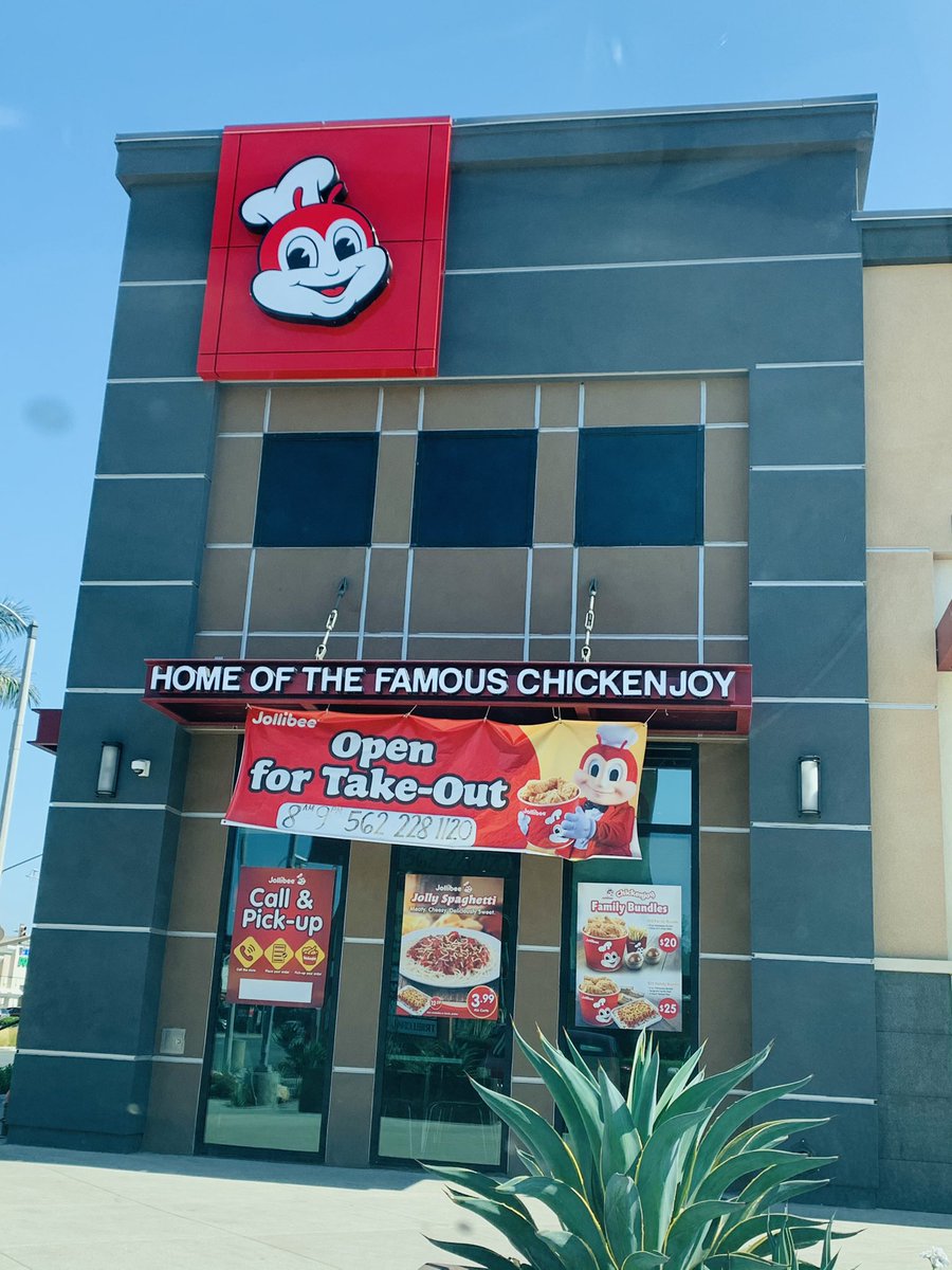 3pointGeek's tweet photo. Lunch was good, as well as the finds. Found 11 more packs of Absolute Basketball and found tons of Pokemon packs for my 7 year old.. #hobbyhunt https://t.co/0zLYnJySG2