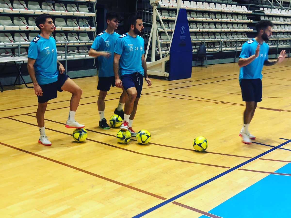 playascastellon's tweet photo. 🏋🏻Bisontes Castellón FS sigue poniendo a punto su maquinaria en el @CiutatCastello de cara a sus próximos partidos amistosos de pretemporada. Los de José Escrich que se ejercitan en doble sesión diaria, siguen con el plan especifico marcado por el cuerpo técnico.     #lnfs https://t.co/eK2d7rLknE