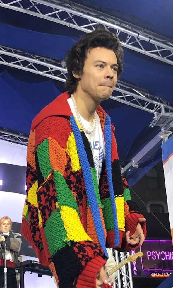HARRY STYLES IN SWEATERS: A THREAD