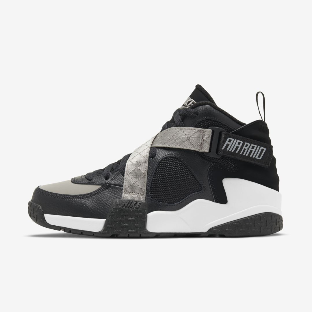 J23app's tweet photo. Nike Air Raid "Black" releases October 8th -> https://t.co/ZsujvbvjPm https://t.co/84syqfewo1