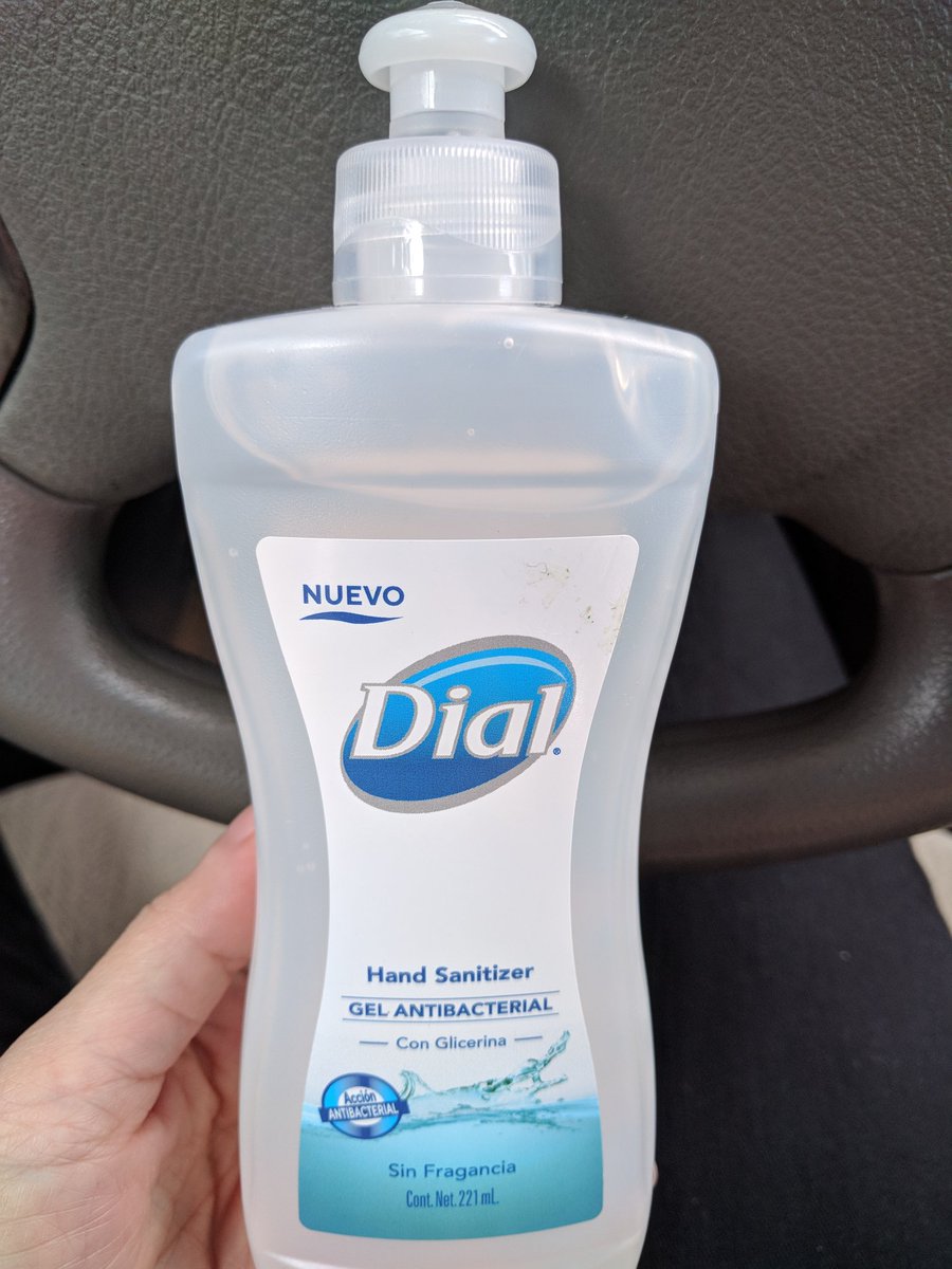 Servicio social. Este es el alcohol gel menos pegajoso que he usado y seca rápido. $2 en Dollar City