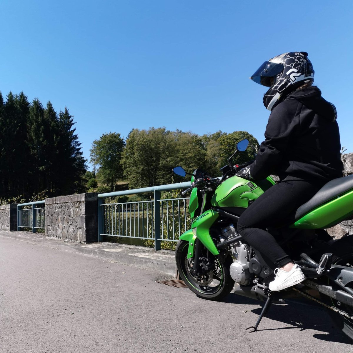 Tynou1's tweet photo. #NouvellePhotoDeProfil
Fait de ta vie un rêve, et de ton rêve une réalité !! 🏍 https://t.co/D83venKBD8