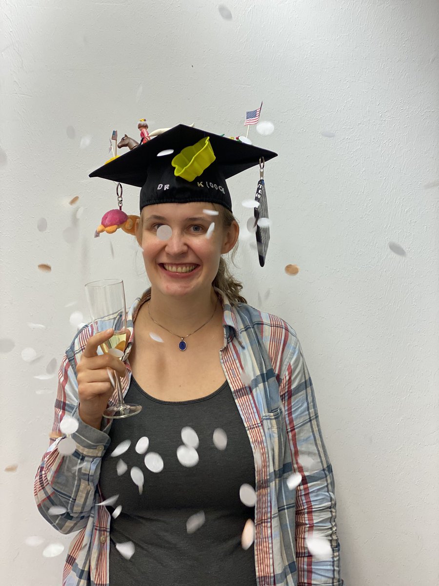 AnkeKloock's tweet photo. Successfully defended my PhD today @OxZooDept @OxfordBiology and even got a German PhD hat! 🎓 Thank you to everyone who supported me along the way, I could not have done it without you! 🥂🥳🥳 https://t.co/Ud3oTbTTGq