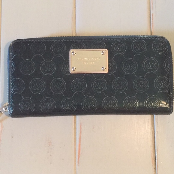 TweeterPSexton's tweet image. So good I had to share! Check out all the items I'm loving on @Poshmarkapp #poshmark #fashion #style #shopmycloset #eddiebauer #pebblebeach #michaelmichaelkors: posh.mk/NmbDuY8a39