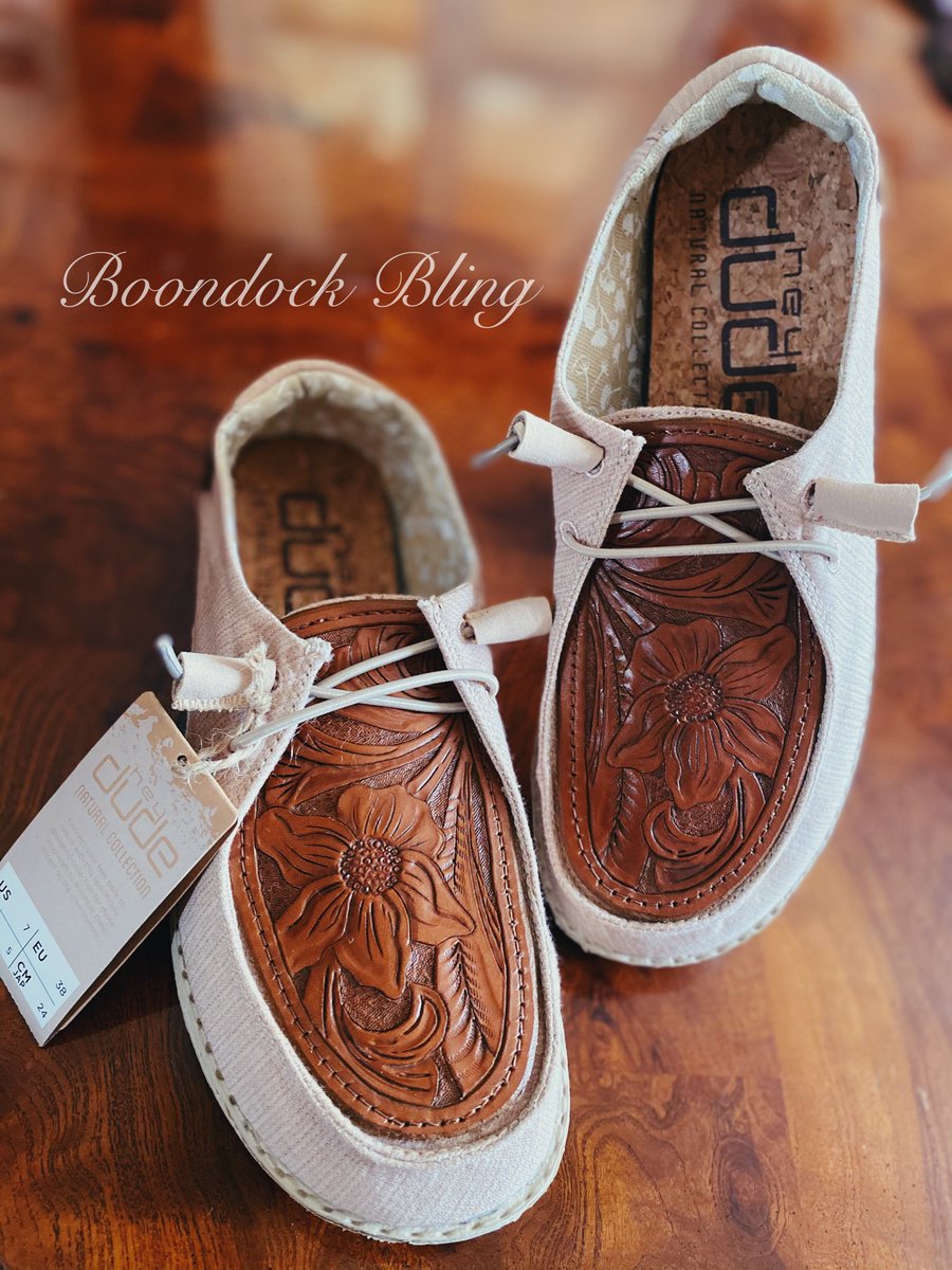 Y’all... I want to keep these so bad, but I’ll make myself another pair later!

Size 7 Hand-Tooled Leather Hey Dudes! Color of shoe is “pink chambray” 🤍