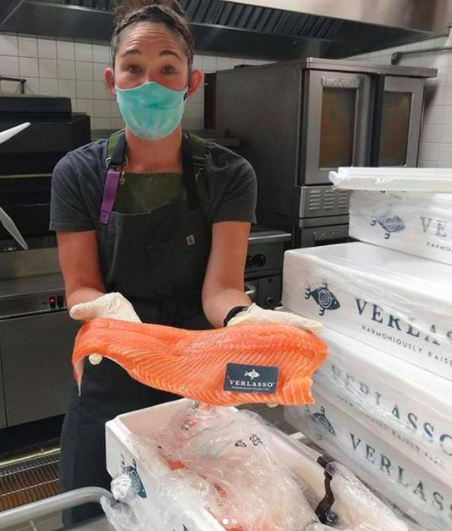 VerlassoSalmon's tweet photo. TONIGHT at 7pm EST, join @HolyApostlesNYC for their virtual #FarmToTray benefit โ there will be a cooking demo w/ Verlasso #salmon, music + more!
Register for free at https://t.co/68skHFJy6b or text FARMTOTRAY to 44321 to donate!
100% of $ will be used for their meal programs. https://t.co/EFPtcthgur
